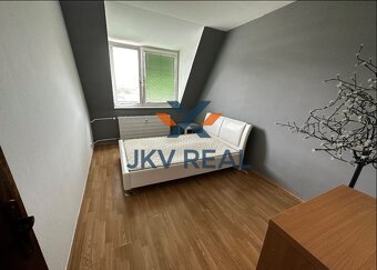 PRENÁJOM 3-izbového podkrovného bytu priamo v centre Púchova - 2