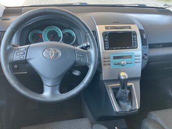 TOYOTA Corolla Verso D4D - 2