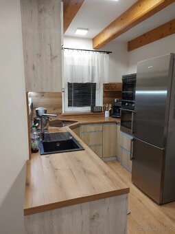 Predám kuchynskú linku so stolom,stoličkami a chladničkou - 2