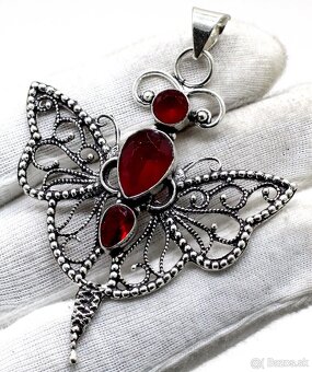 Predam krasny strieborny privesok s mozambickym granatom - 2