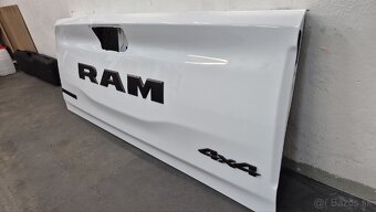 Predam zadnu kapotu dodge ram bighorn - 2