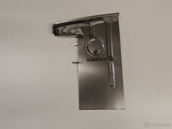 Tatra 613 - přední část předního podběhu L+P strana - 2