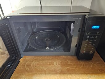 Predám mikrovlnnú rúru Sharp YC-MS252AE-B - 2