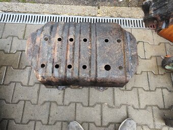 Palivová nádrž Nissan Terrano 1 - 2