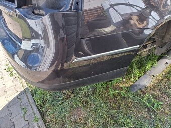 Predám zadny nárazník na VW Passat b6 kombi - 2