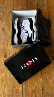 Air Jordan 11 Retro - 2