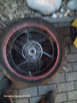 Predám zadné koleso Honda 900rr sc33 - 2