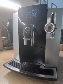 Kavovar Jura E8 - 2