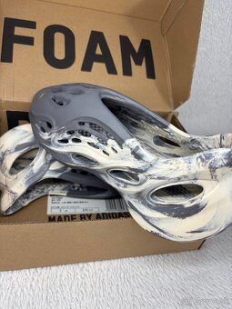 Yeezy Foam RNNR "MXT Moon Gray" & "Sand" - 38 - 2