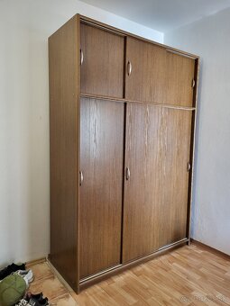 Predám šatníkovú skriňu a botník - 2