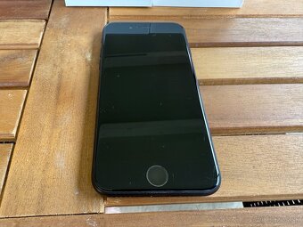 APPLE iPhone SE (2020) 64GB Black Používaný - 2