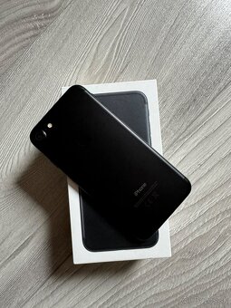 Apple iPhone 7 128GB - 2
