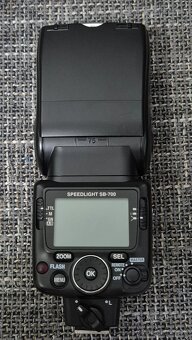 Nikon SB700 - 2