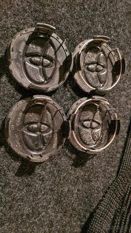 Toyota stredové puklicky - 2