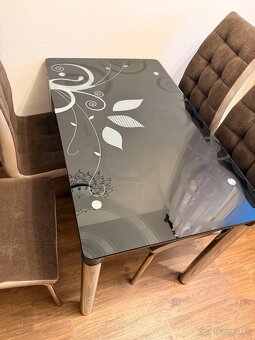 Kuchynský stôl so 4 stoličkami - 2