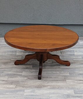 Stolík okrúhly dubový. - 2