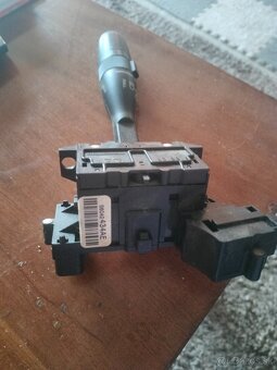 Spínač svetlometov  a prepínač smerovky - 2