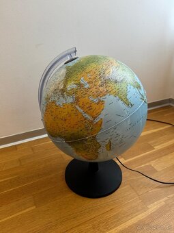 Svietiaci glóbus - 2
