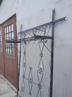 Predám velký kovový vešiak - 2