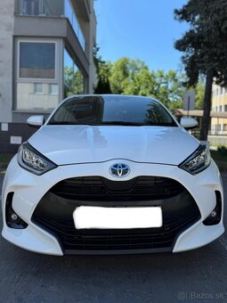 predám toyotu yaris hybrid - 2