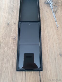Samsung Galaxy Z Flip5 256GB Graphite - 2
