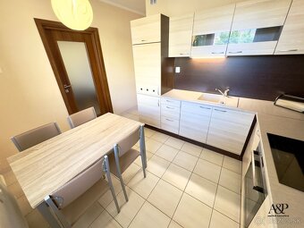 KOMPLETNE REKONŠTRUOVANÝ 3 IZB. BYT S LOGGIOU, 68M2, HOLLÉHO - 2