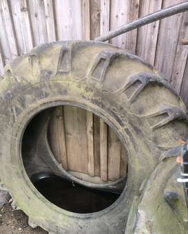Pneu. 16,9-30, 18,4-30 - 2