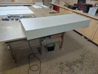 Zavesná skrinka /závesný stolík - 2