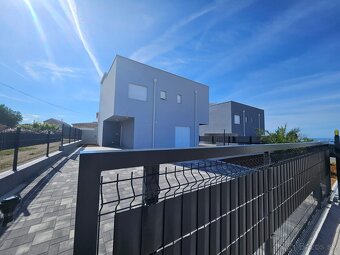 Novostavba RD s bazénom v Chorvátsku. - 2