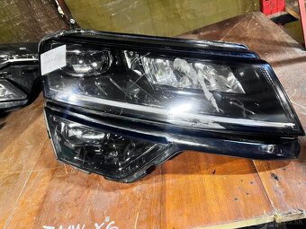 Škoda karoq pravý svetlomet - 2