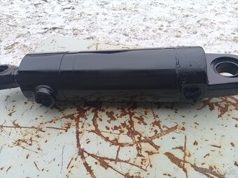 Hydraulický valec 580mm - 2