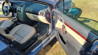 Béžový interiér Peugeot 407 (kožené sedačky) - 2