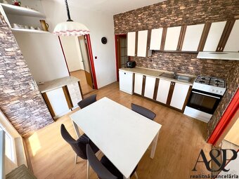 NA PREDAJ VEĽKÝ 3 IZB. BYT S BALKÓNOM, 76M2, UL., UL. L.NOVO - 2