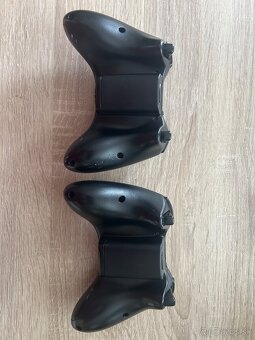 2x ovládače na xbox 360 - 2