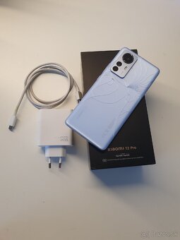 Predám xiaomi 12 pro 12gb/256gb s poškodeným zadným sklom. - 2