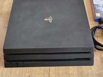 Predam PlayStation 4 Pro 1TB + 2x hry - 2
