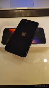 Iphone SE 2022 tmavomodrý 64GB - 2