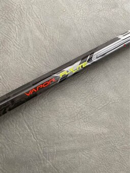 ✅BAUER VAPOR FLYLITE INT RIGHT/PRAVACKA_flex 65 zahnutie P92 - 2
