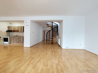 Unikátny 4-izbový byt v centre Čadce - 2