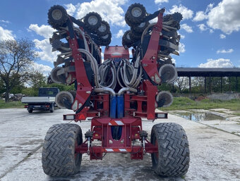 Sejací stroj s technológiou Strip-till SUMO DTS 6 - 2