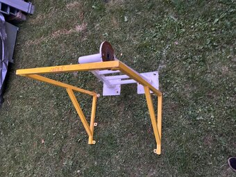 Stojan na televízor - 2