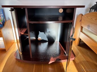 Stolík pod TV - 2
