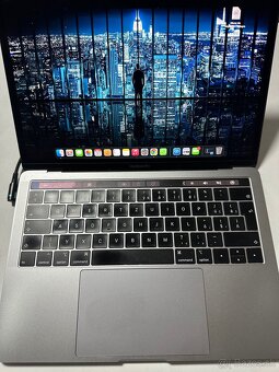 Macbook pro 13 touch 2018 , 250 gb , 8gb ram - 2