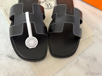 Hermes oran cierne slapky - 2