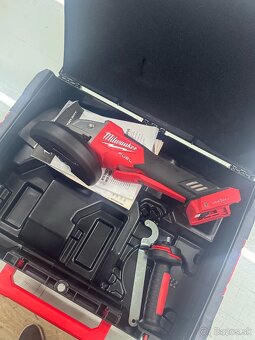 Milwaukee M18 uhlová brúska - 2