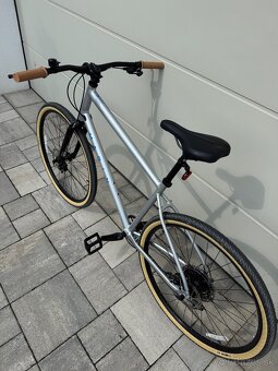 Novy pansky Marin Kentfield 2 28 bicykel, chrómová/modrá - 2