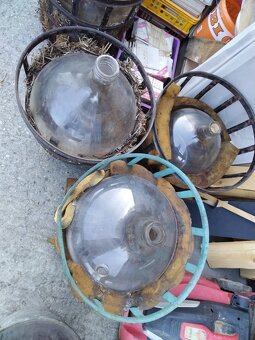 Sklenené demižóny v kovovom ráme / kus 30€ - 2