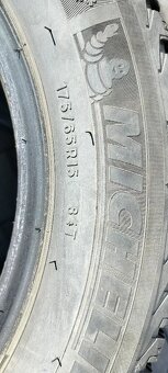 Predám 2 zimné pneumatiky 175/65 R15 84T Michelin - 2