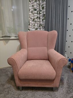 Pohodlné kreslo s taburetkou - 2