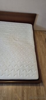 Posteľ s matracom - 2